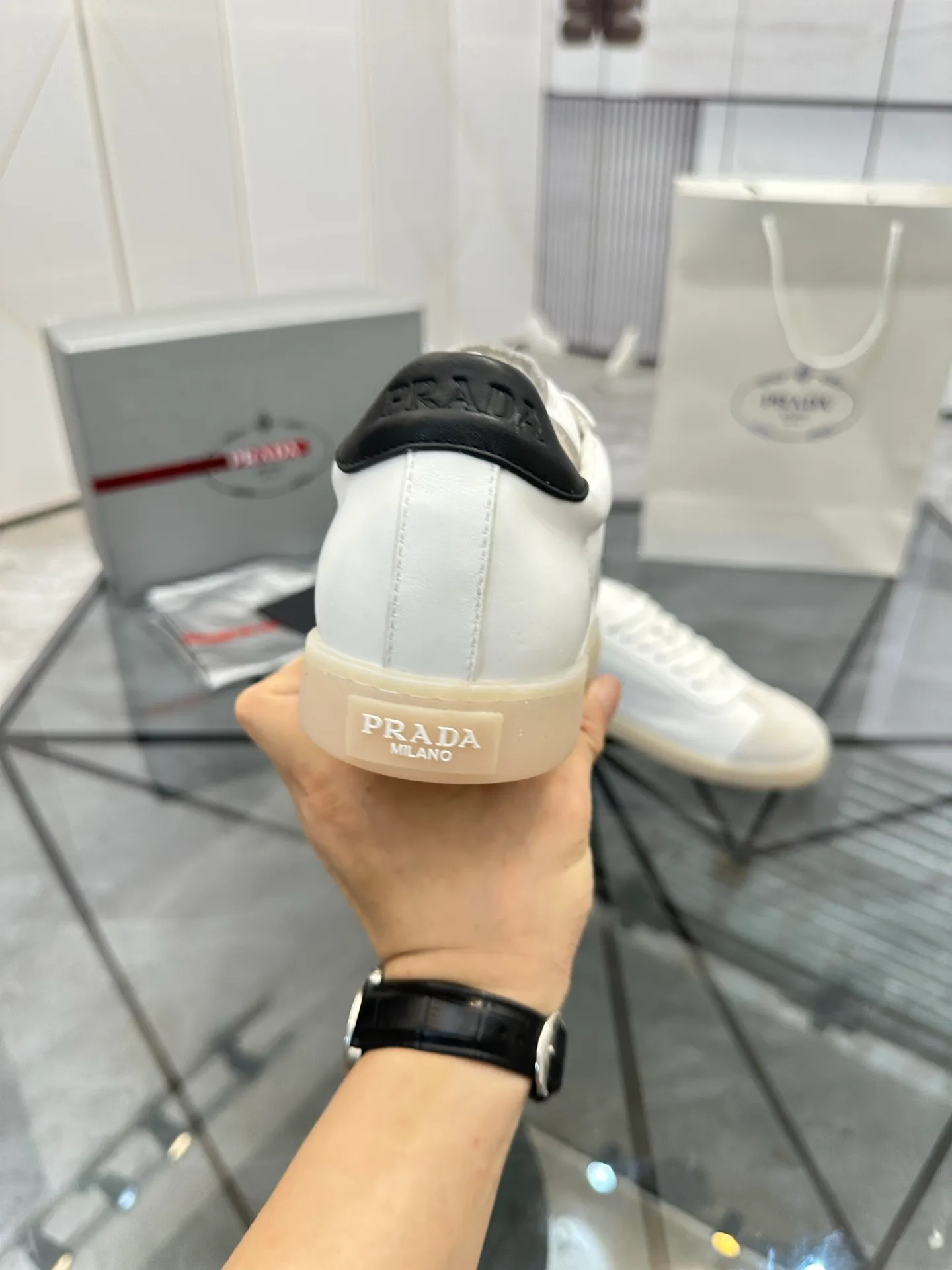 Men's shoes for sale 💰: 💰P540¥ High-end top quality Product trademark: Prada *"Prada*" low-top casual shoes Regular size: 38-45 (can be customized to 46) Product materials: imported first-layer cowhide for the upper, water-dyed cowhide lining, cowhide feet, original outsole. No.: 001